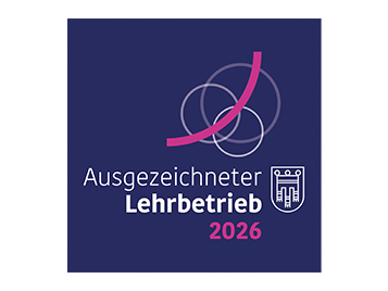 dunkelblauer Hintergrund mit weiß pinkem Schriftzug ausgezeichneter Lehrbetrieb